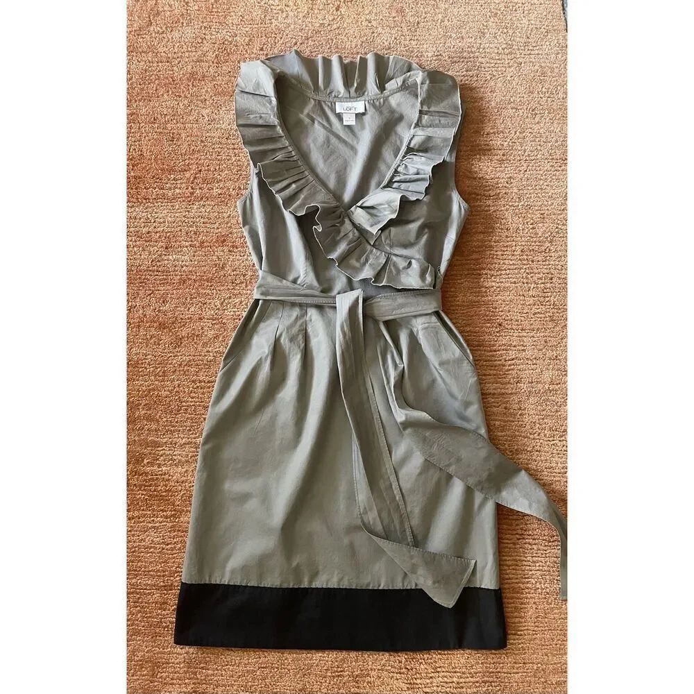 Ann Taylor Loft Size 0 Gray Dress Ruffled Sleeveless Belted Two Pockets